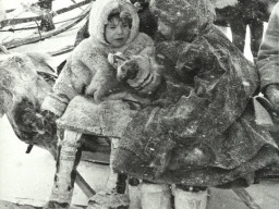 Дети оленеводов на Празднике Севера. 1991 год